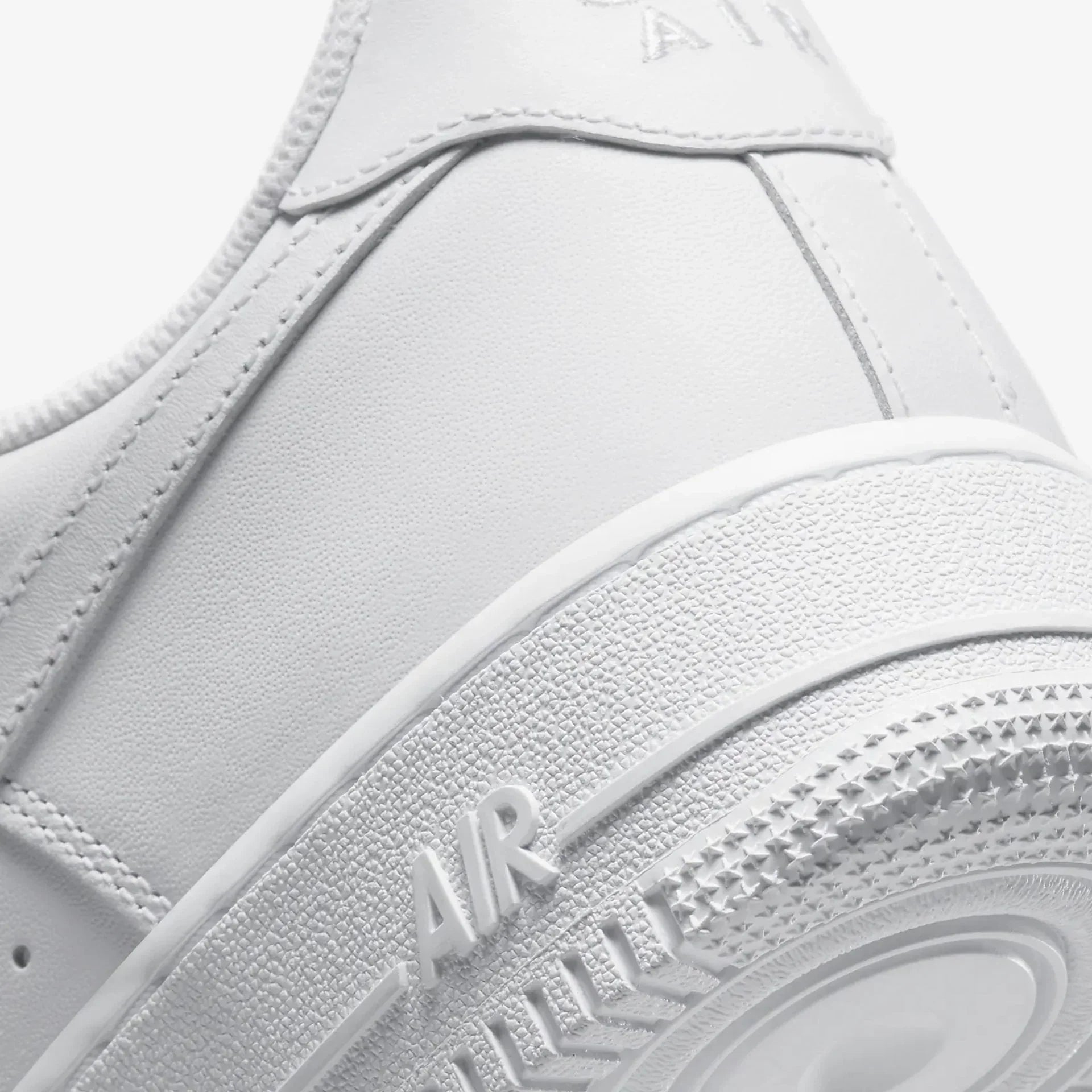 NIKE AIR FORCE 1 '07